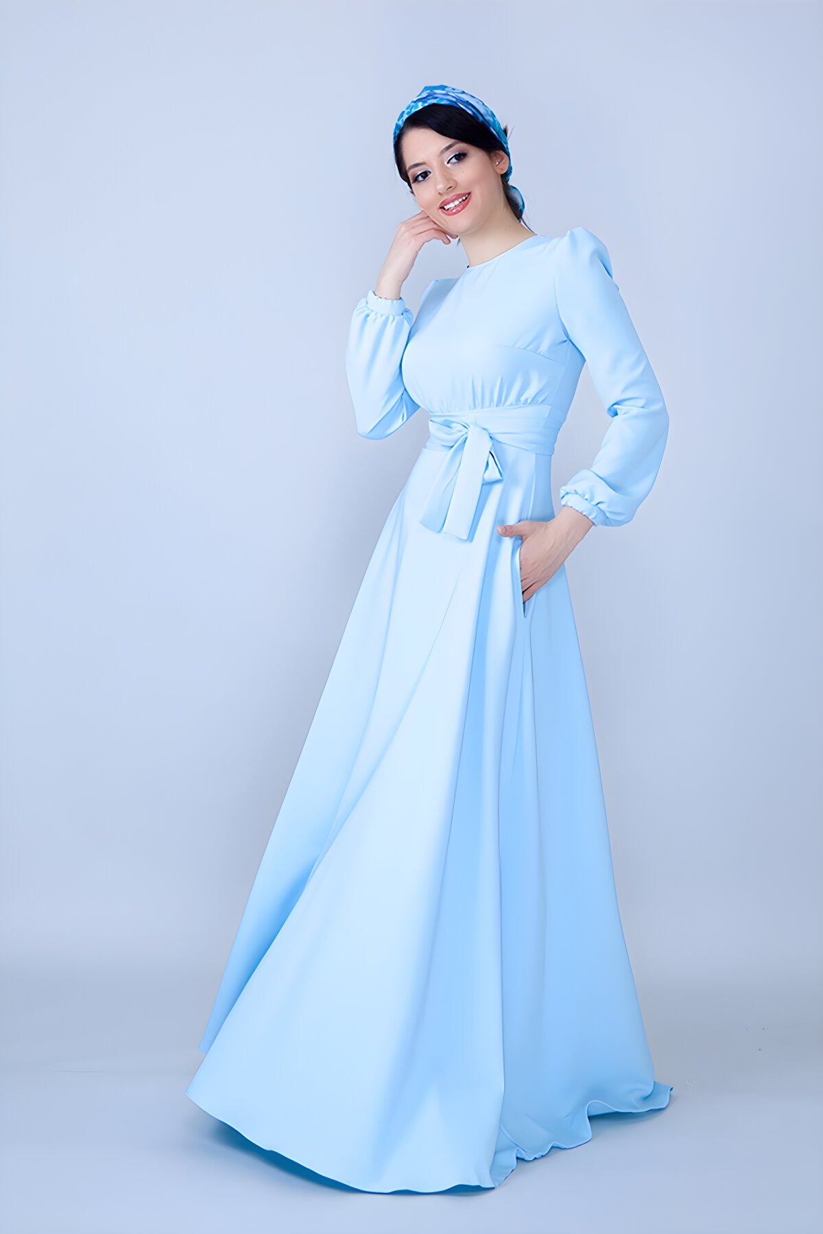 Bebe Mavi Uzun Kollu Beli Büzgülü Kuşaklı Abiye Elbise Bebe Mavi Uzun Kollu Beli Büzgülü Kuşaklı Abiye Elbise