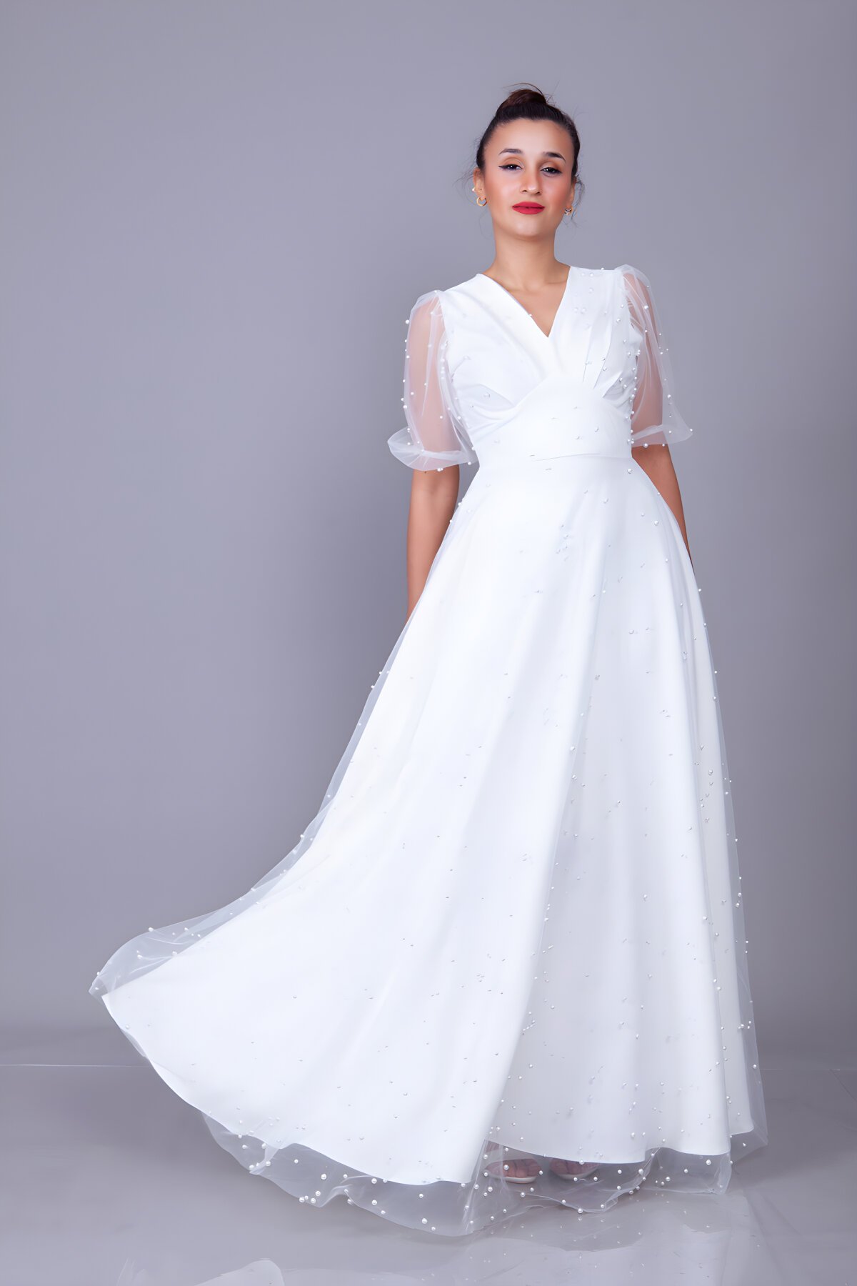 Beyaz Uzun İnci Tül Kaplamalı V Yaka Kısa Balon Kol Abiye Elbise - Bidoluelbise