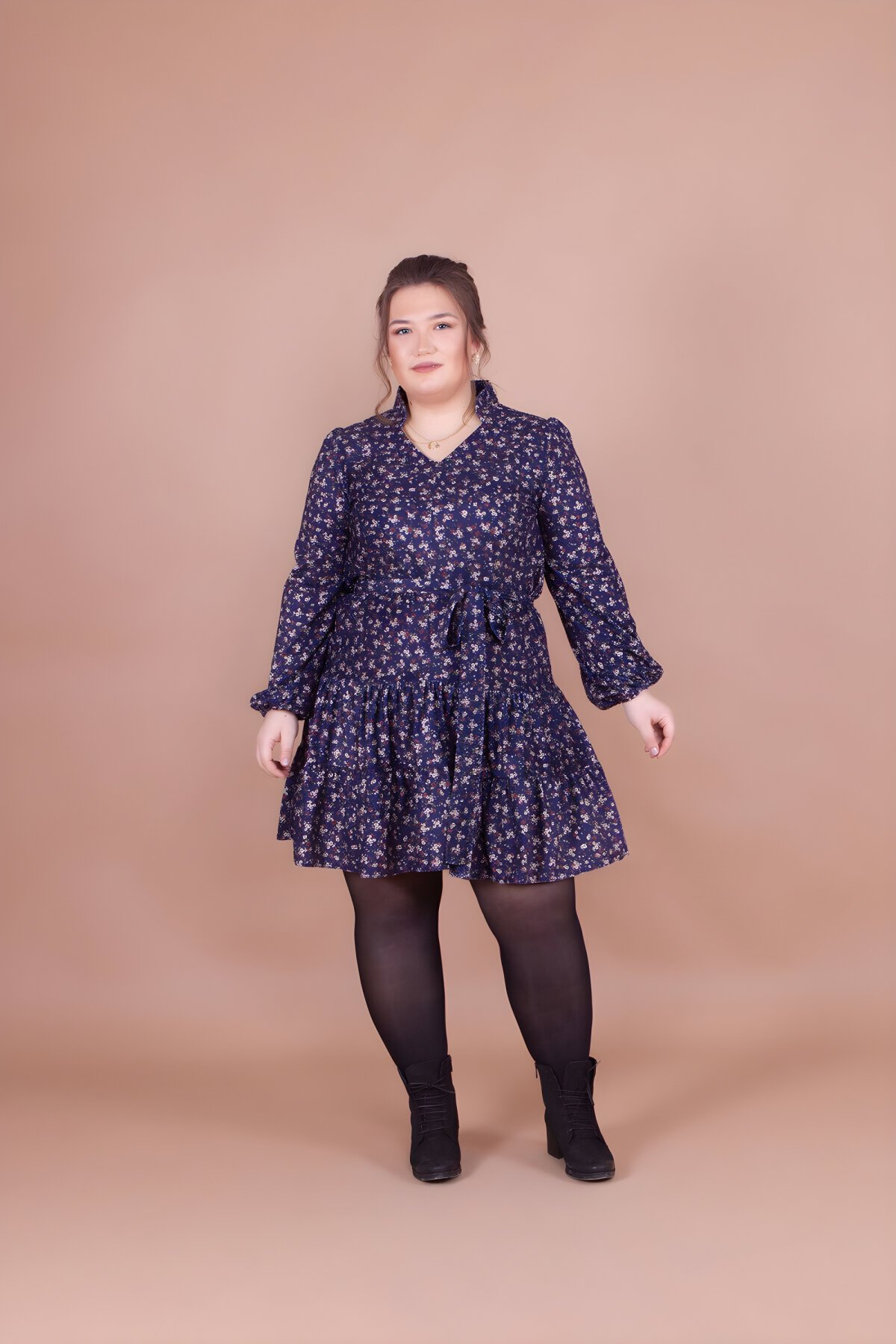 Lacivert Çiçek Desenli Büyük Beden Midi Kadife Yaka Detaylı Elbise - Bidoluelbise