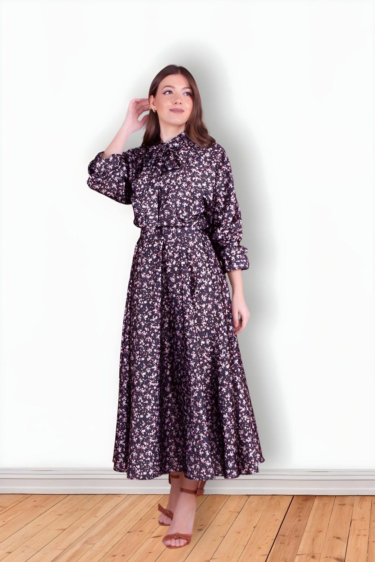 Siyah Çiçek Desenli Saten Yarasa Kol Abiye Elbise