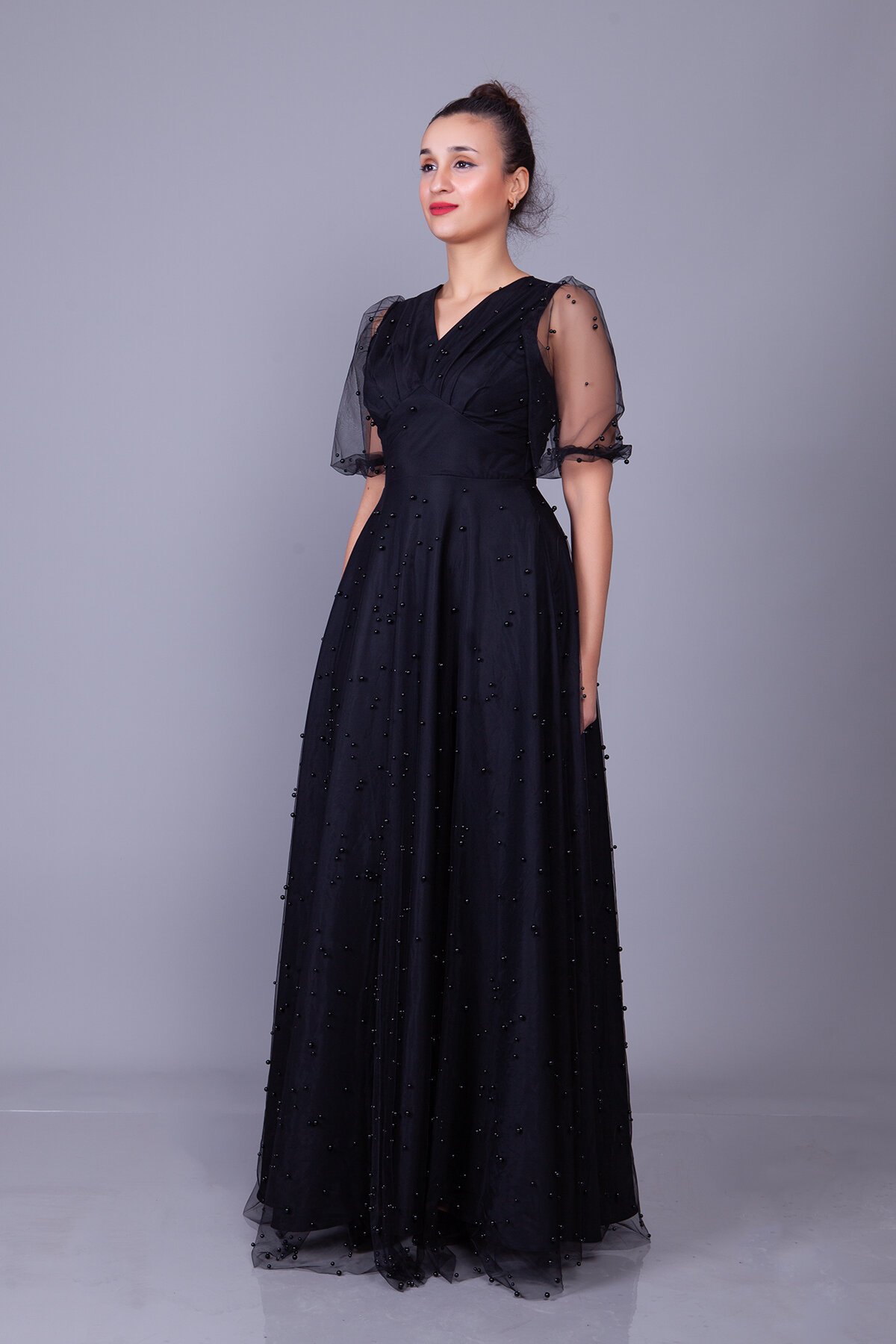 Long V-Neck Pearl Tulle Covered Short Balloon Sleeve Evening Dress - Black - Bidoluelbise