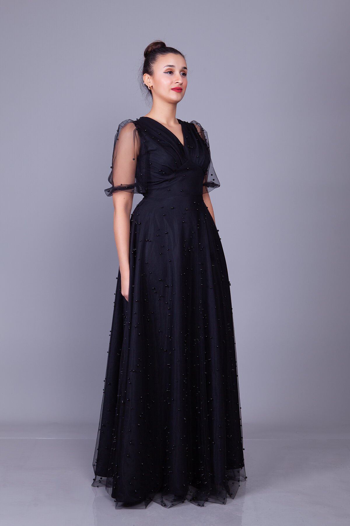 Long V-Neck Pearl Tulle Covered Short Balloon Sleeve Evening Dress - Black - Bidoluelbise