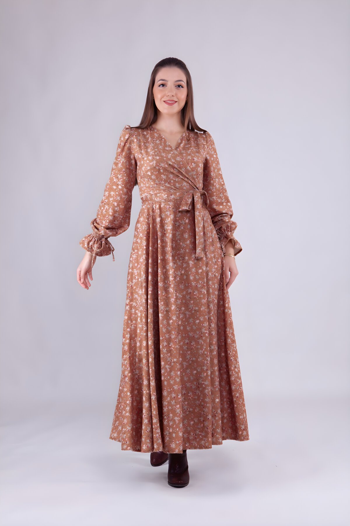 Taba Çiçek Desenli Kadife Kruvaze Yaka Uzun Kol Elbise Taba Çiçek Desenli Kadife Kruvaze Yaka Uzun Kol Elbise