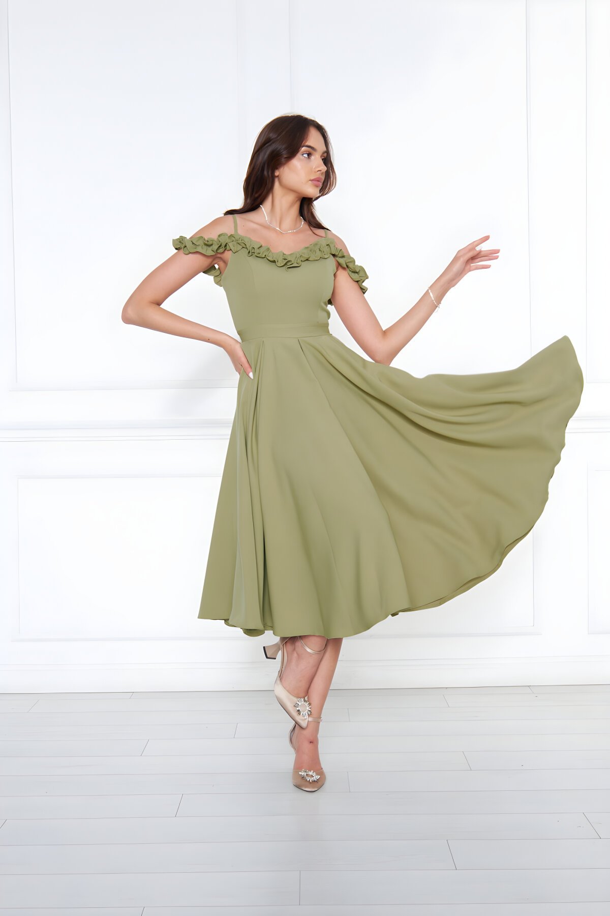 Yağ Yeşili Pileli Kloş Midi Ayarlanabilir Askılı Fırfır Detay Abiye Elbise - Bidoluelbise