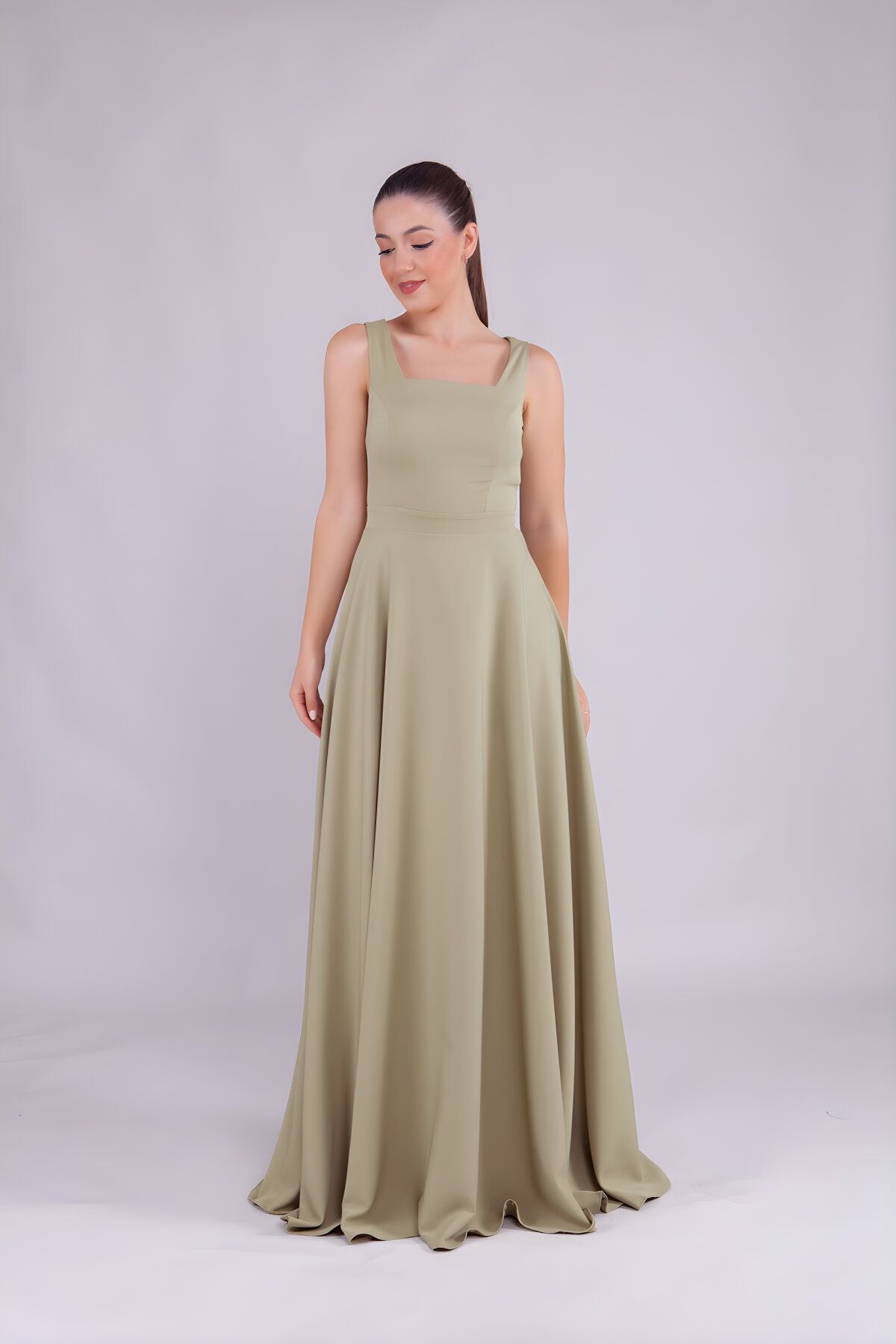 فستان سهرة طويل لون أخضر زيتي بياقة مربعة - Bidoluelbise