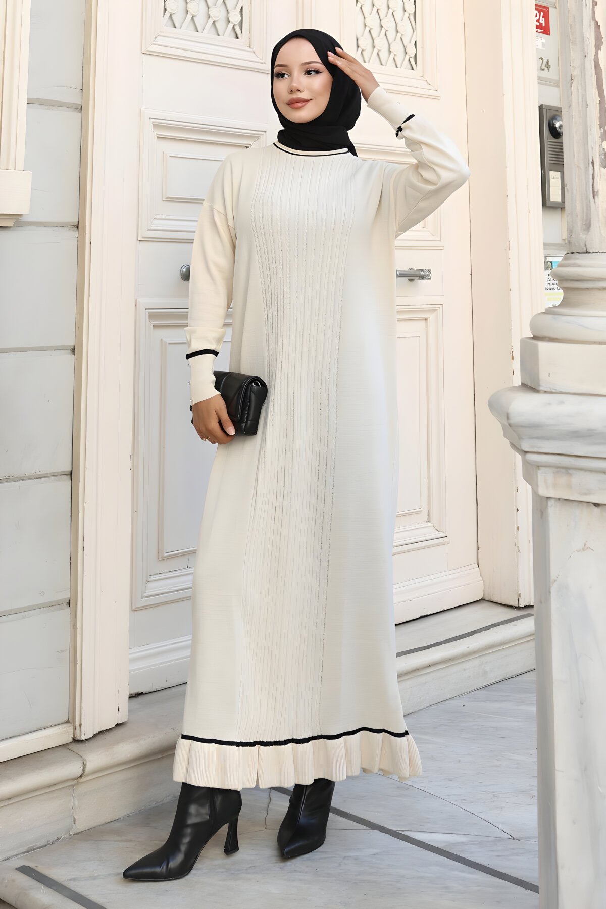 Beyaz Triko Taş Detaylı Elbise Beyaz Triko Taş Detaylı Elbise