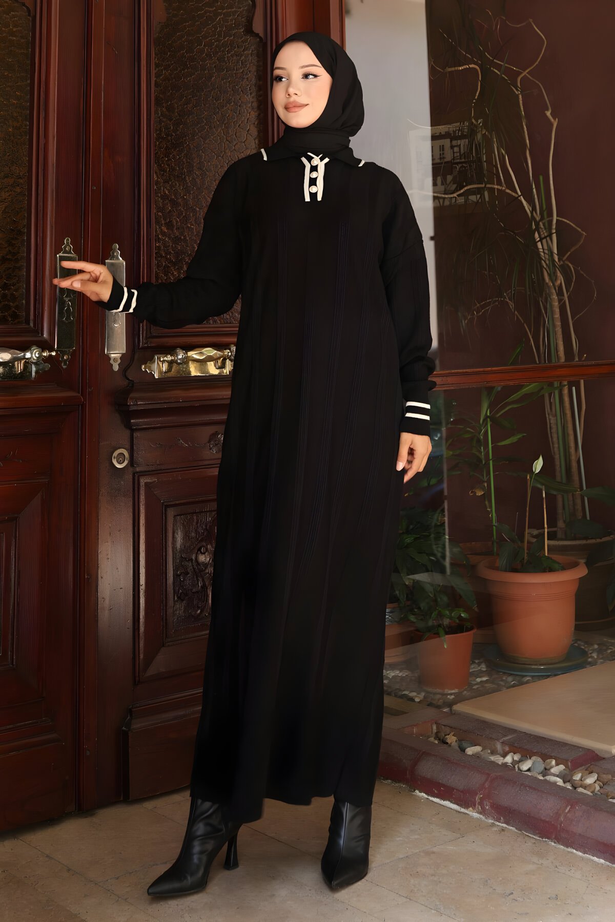 Siyah Triko Düğme Detaylı Tesettür Elbise - Modamihram