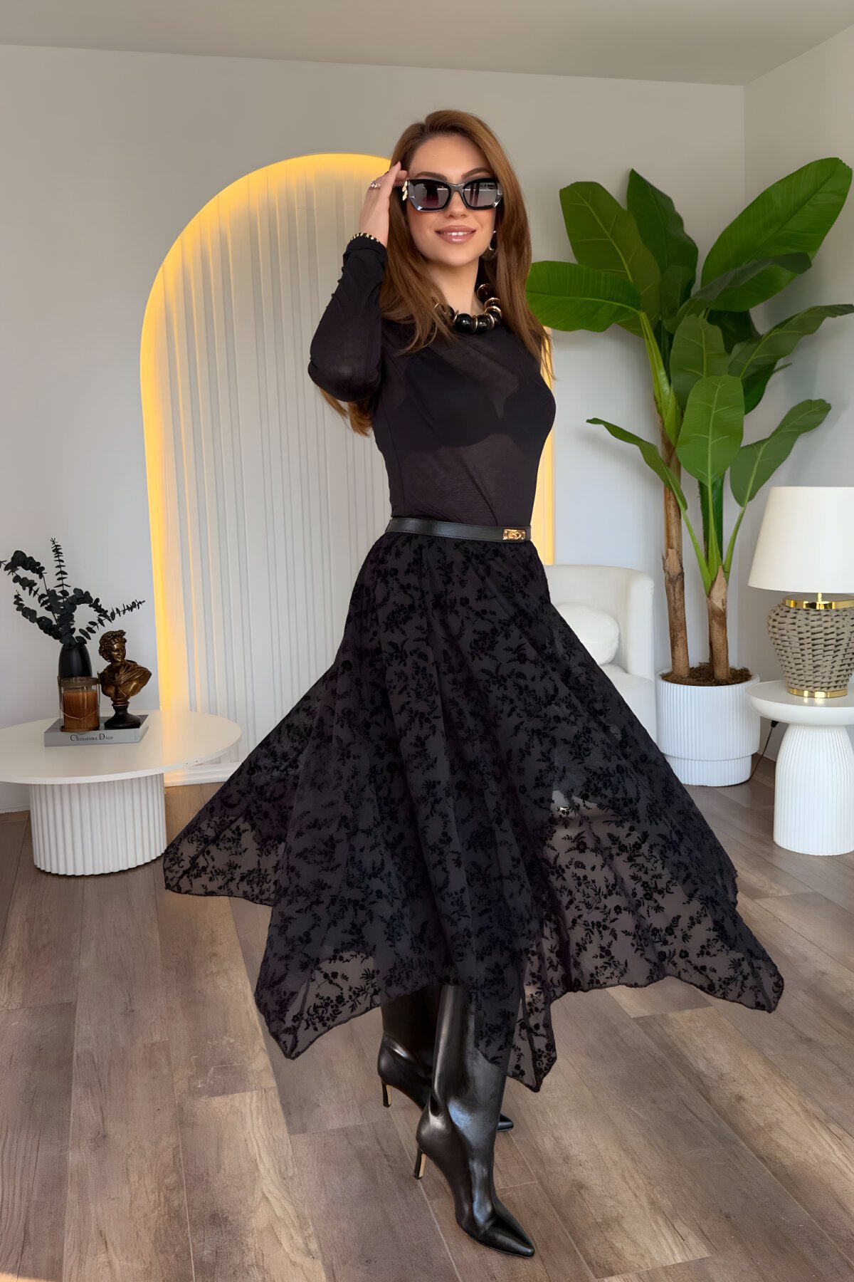 Siyah Asimetrik Kesim Dantel Detaylı Etek