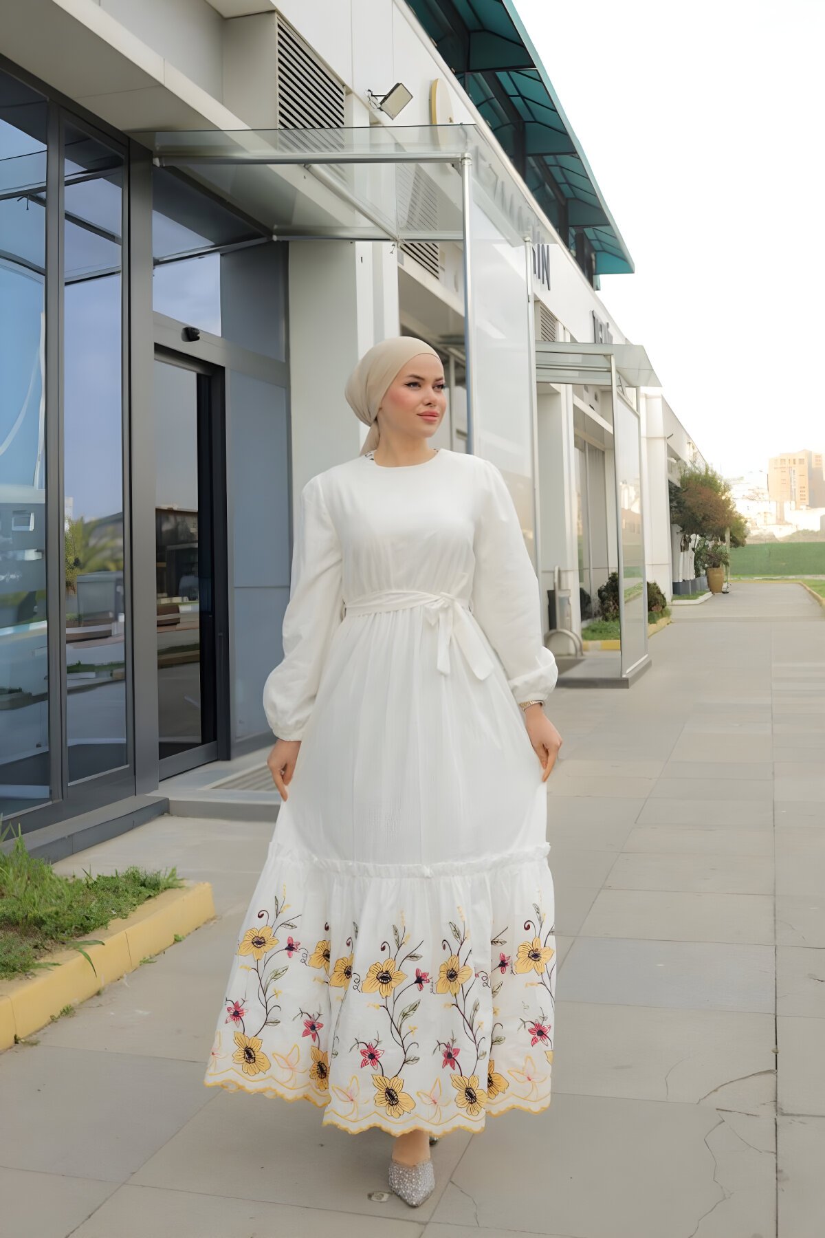 Beyaz Desenli Astarlı Keten Etek Ucu Nakışlı Elbise