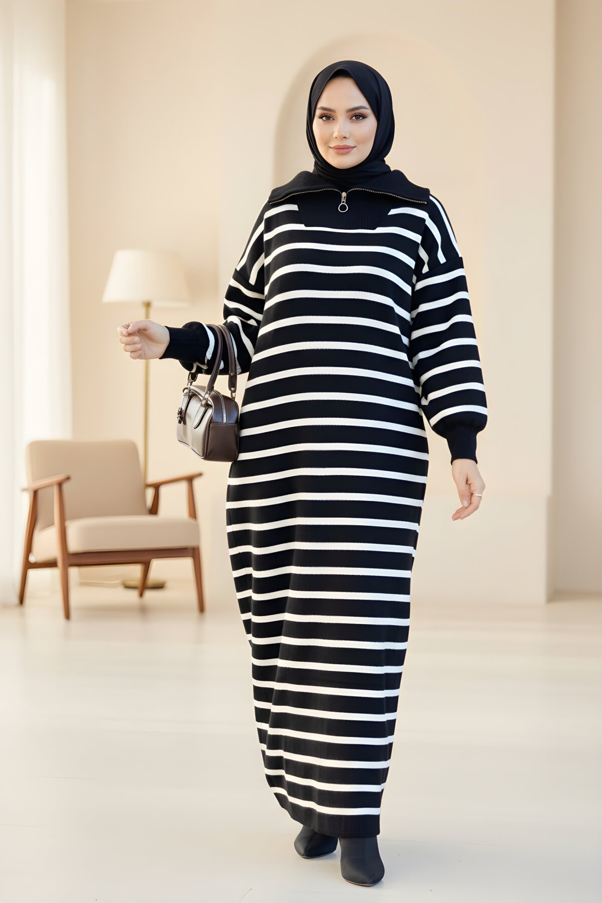 Siyah Çizgili Triko Fermuar Yakalı Elbise