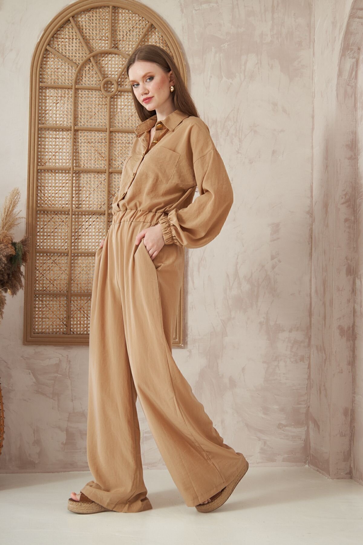 Loose Fit Long Sleeve Cupro Elasticated Waist and Cuffs Pocket Jumpsuit - Caramel - Pasaklı Giyim