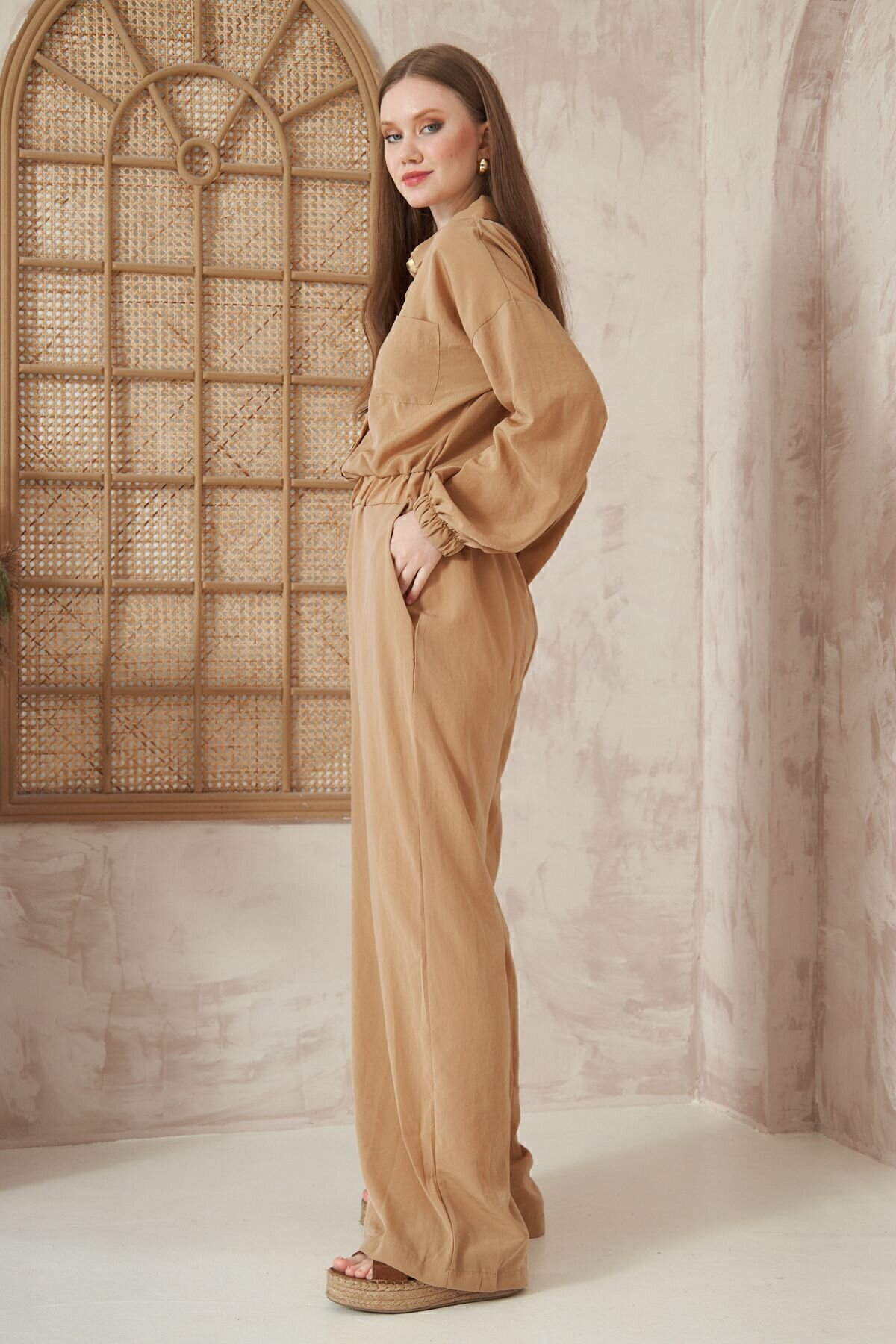 Loose Fit Long Sleeve Cupro Elasticated Waist and Cuffs Pocket Jumpsuit - Caramel - Pasaklı Giyim
