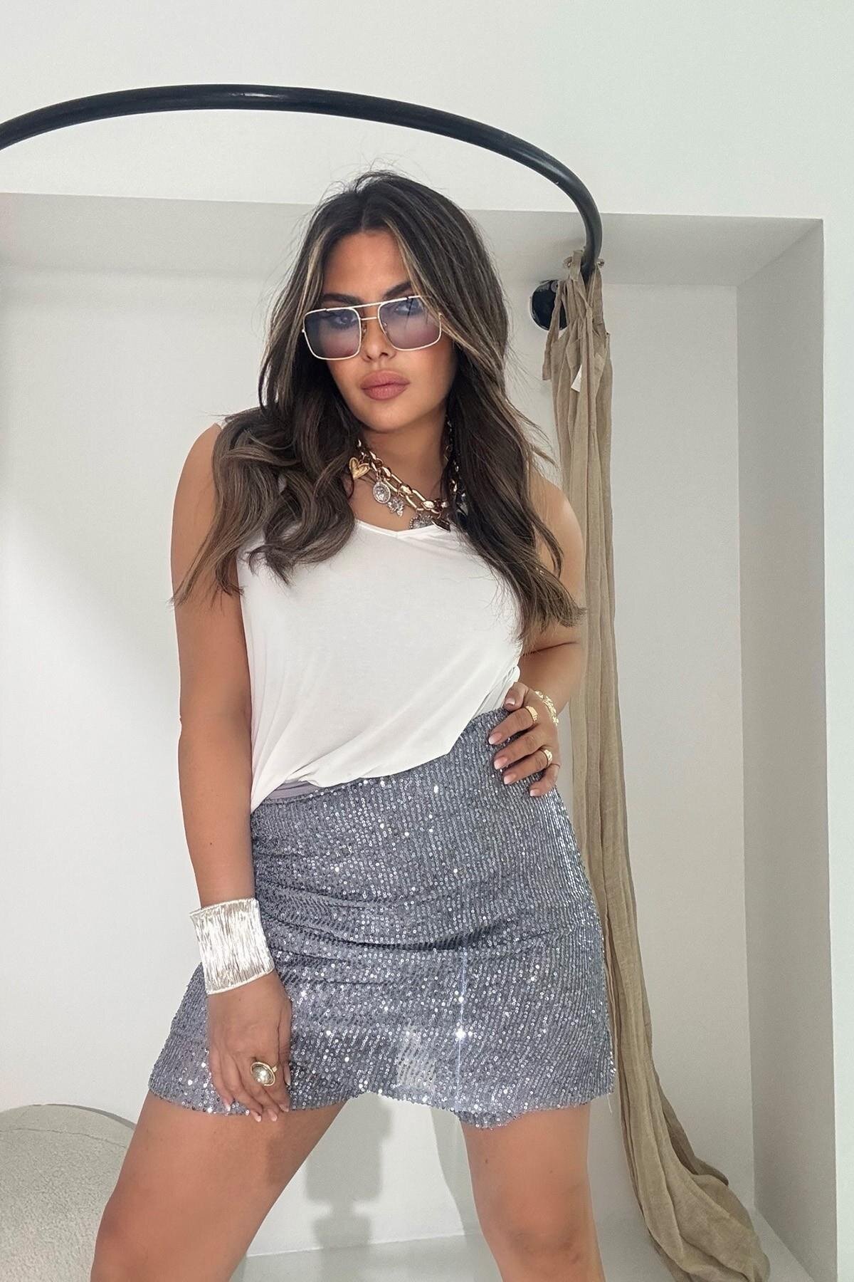 تنورة شورت ميني بلون أنثراسيت بالترتر - Sohotique By P