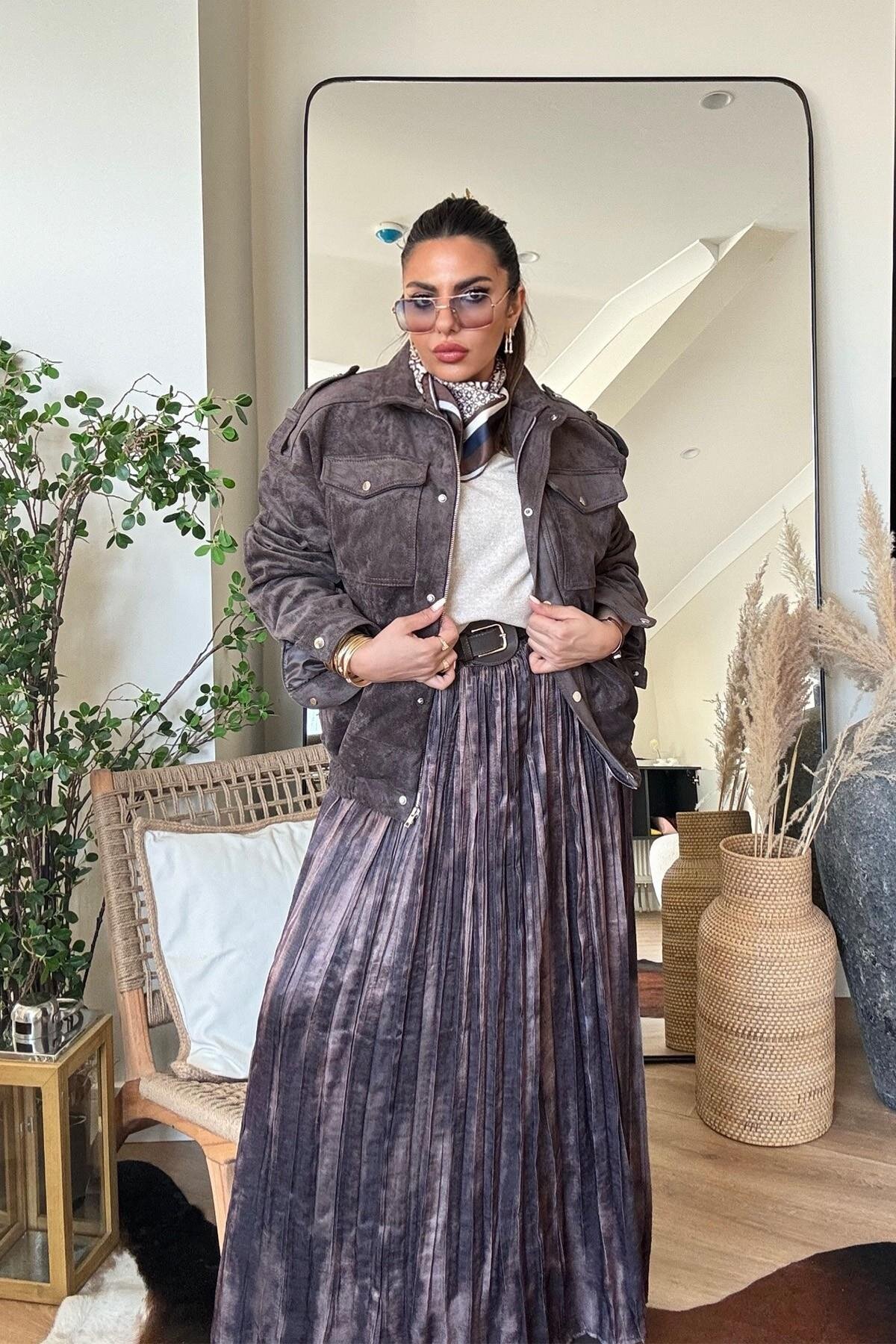 تنورة طويلة بنية ساتان كرينكل بخصر مطاطي وحزام - Sohotique By P