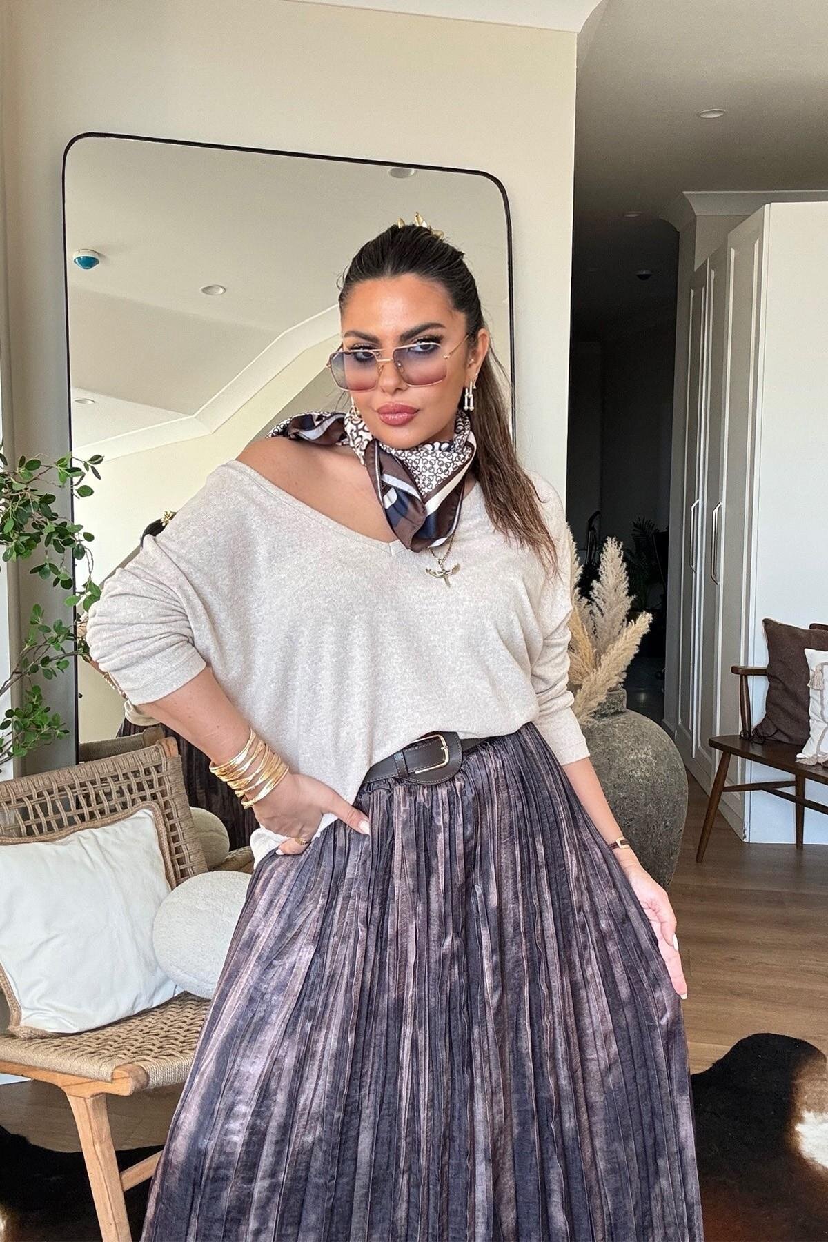 تنورة طويلة بنية ساتان كرينكل بخصر مطاطي وحزام - Sohotique By P