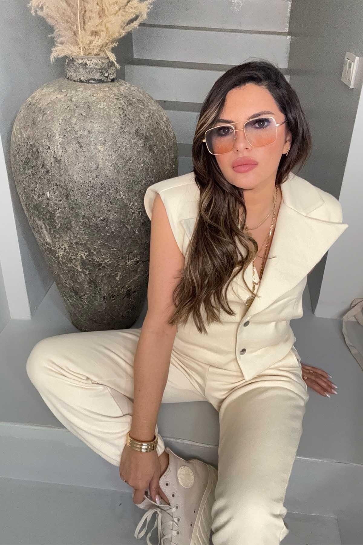 طقم رياضي كريمي من قماش السويت شيرت مع جيليه - Sohotique By P