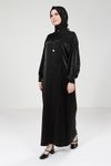 Siyah Parlak Kumaş Broşlu Tesettür Elbise