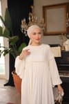 Ekru Oversize Robalı Büzgülü Tesettür Elbise