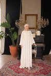 Ekru Oversize Robalı Büzgülü Tesettür Elbise