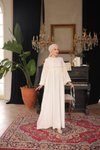 Ekru Oversize Robalı Büzgülü Tesettür Elbise