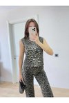 Leopar Desenli İkili Düğmeli Bluzlu Pantolon Takım