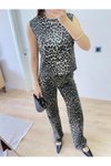 Leopar Desenli İkili Düğmeli Bluzlu Pantolon Takım