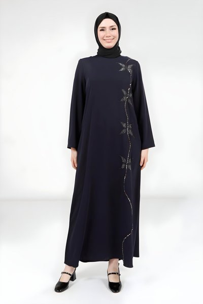 فستان محتشم كحلي بتفاصيل أحجار الفراشة