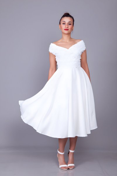 Beyaz Çiçekli Midi Kayık Yaka Tül Detay Abiye Elbise