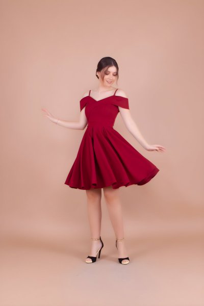 Bordo Pileli Mini Düşük Omuz Askılı Abiye Elbise