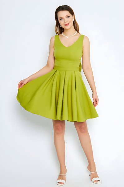 Fıstık Yeşili Mini V Yaka Pileli Kloş Sırtı Fiyonklu Süs Düğmeli Abiye Elbise