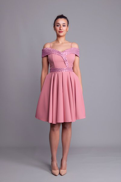 Gül Kurusu Kareli Mini Kloş Askılı Düşük Omuz Payet Detay Abiye Elbise