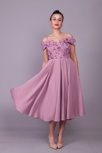 Koyu Gül Çiçekli Midi Askılı Düşük Omuz Kloş Tül Detay Abiye Elbise