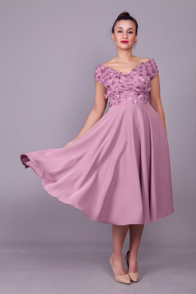 Koyu Gül Çiçekli Midi Askılı Kayık Yaka Tül Detay Abiye Elbise