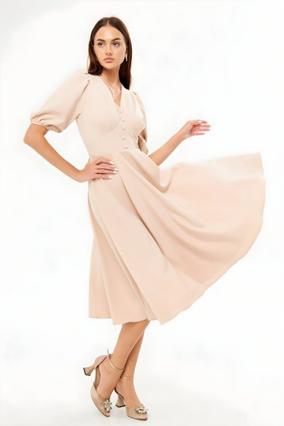 Krem Midi Balon Kol V Yaka Dökümlü Korsaj Kemer Detay Süs Düğmeli Göğüs Pileli Dokuma Kumaş Abiye Elbise