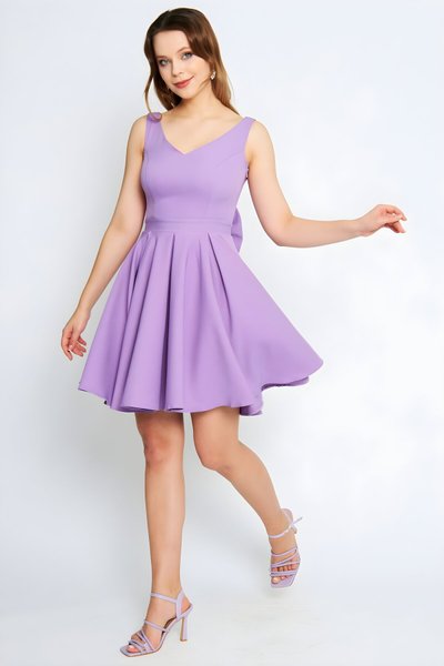 Leylak Mini Kloş Pileli V Yaka Sırtı Fiyonklu Süs Düğmeli Abiye Elbise