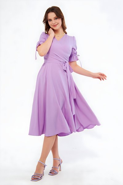 فستان ميدي ليلكي بياقة متقاطعة وحزام مزموم