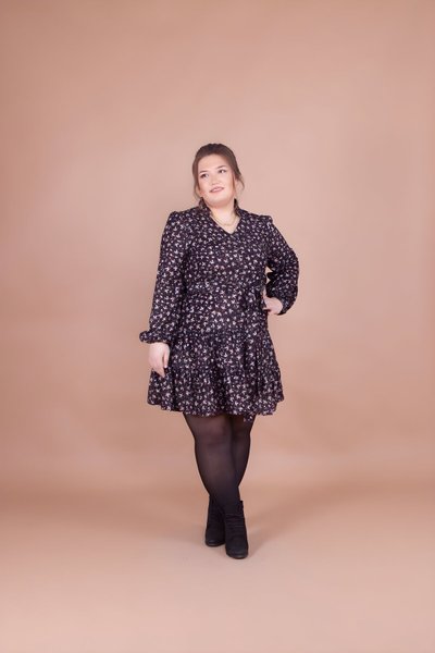 Siyah Çiçek Desenli Kadife Büyük Beden Yaka Detaylı Midi Elbise