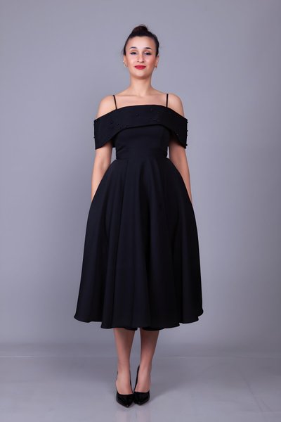 Siyah Midi Askılı İnci Detay Abiye Elbise