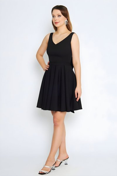 Siyah Mini Kloş Pileli V Yaka Sırtı Fiyonklu Abiye Elbise