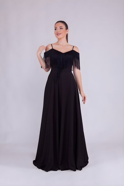 Siyah Uzun Askılı Kayık Yaka Püskül Detay Abiye Elbise