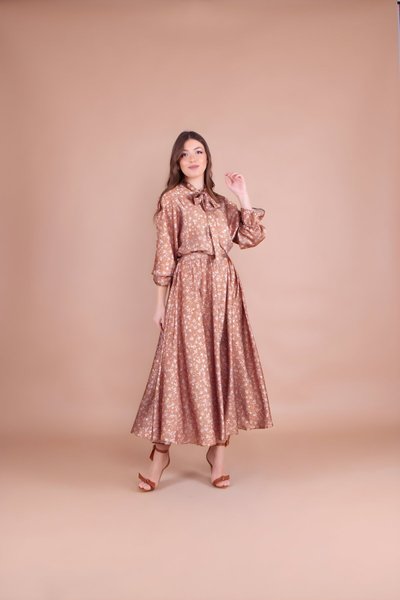 Taba Çiçek Desenli Saten Yarasa Kol Midi Elbise