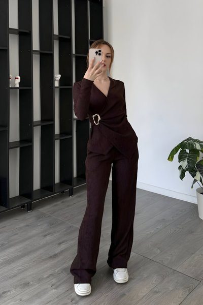 Kahverengi Kruvaze Yaka Toka Detaylı Bluz Pantolon İkili Takım