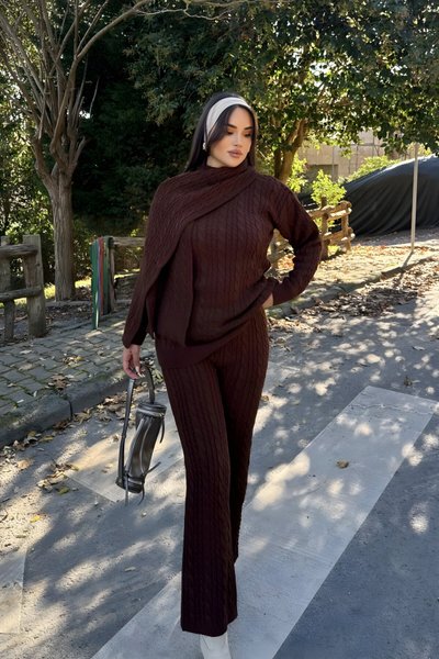 Kahverengi Üçlü Atkılı Triko Takım