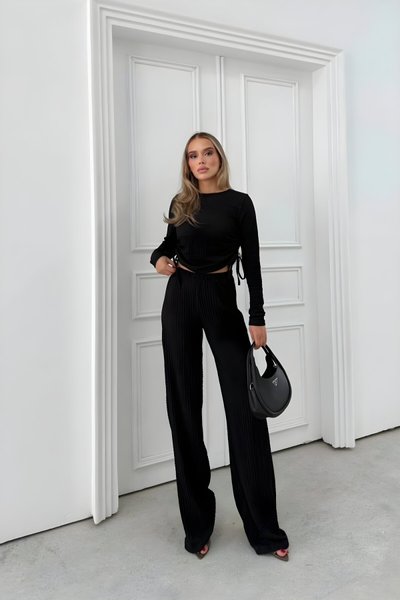 Siyah Gofre Kumaş Crop ve Pantolon Yan Büzgülü İkili Takım