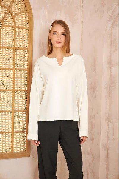 Beyaz Ekstra Uzun Salaş Duble Kol Yırtmaç Detaylı Sweatshirt