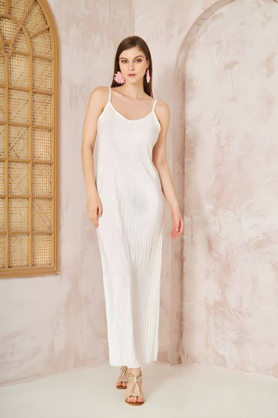 Beyaz Pliseli Uzun İnce Askılı Yırtmaçlı Elbise