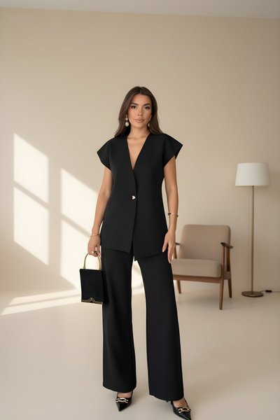 Siyah Yelekli Pantolonlu İkili Düğmeli Takım