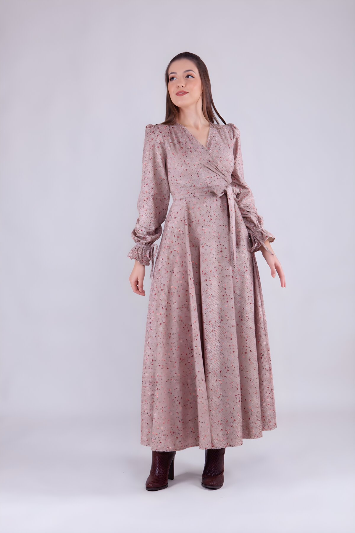 Bej Çiçek Desenli Kadife Uzun Kol Kruvaze Yaka Elbise