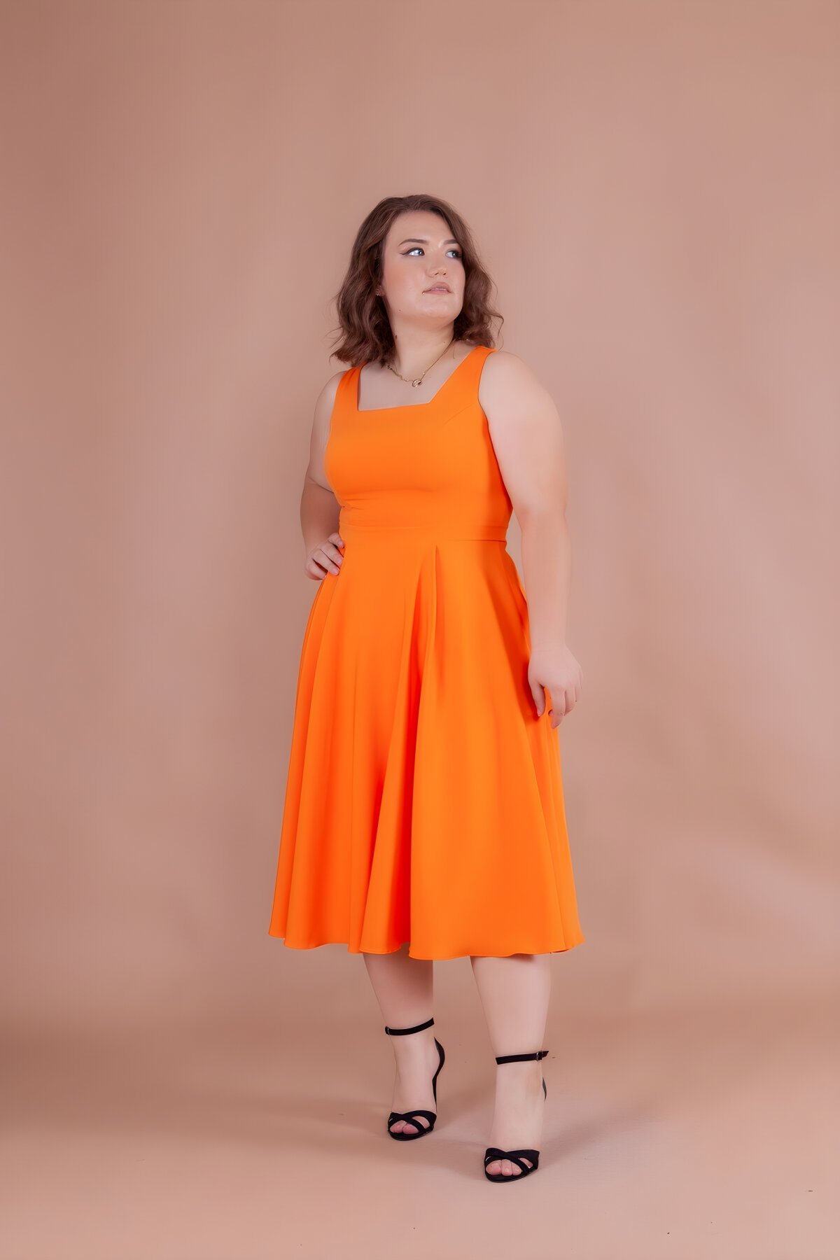 Turuncu Büyük Beden Midi Askılı Kare Yaka Elbise - Bidoluelbise