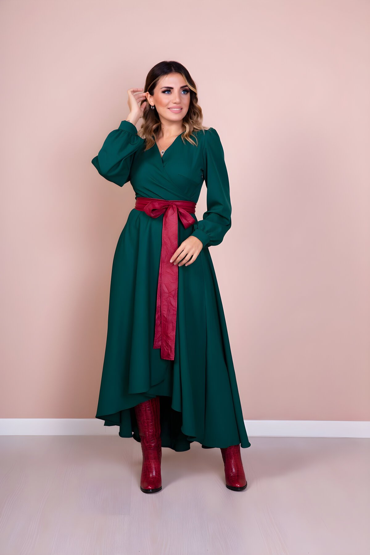 Zümrüt Bordo Uzun Kol Asimetrik Kesim Deri Kemerli Tesettür Elbise - Bidoluelbise